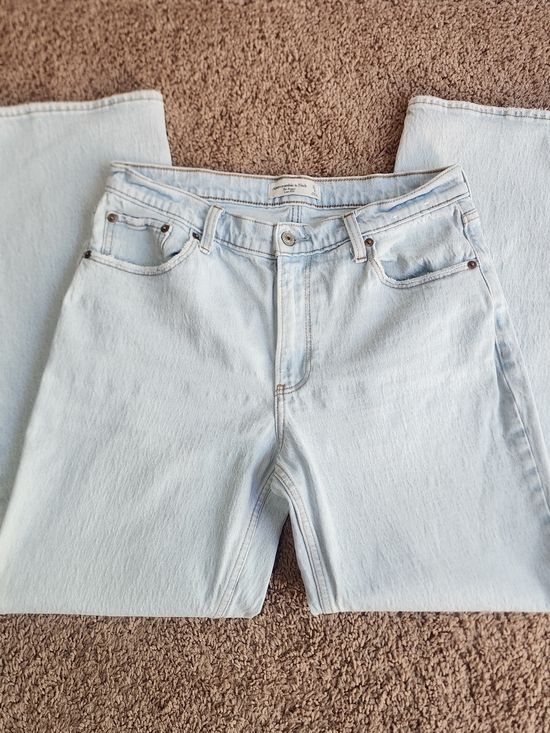 Abercrombie & Fitch Denim - Abercrombie & Fitch The Baggy Low Rise, Light Wash Denim Blue Jeans, Sz 6 / 28